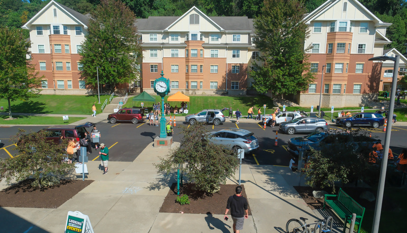 Students moving in to their dorms on SRU's move-in day.
