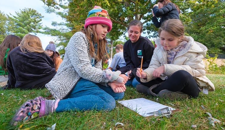 SRU students help teach third graders